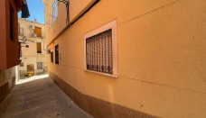 Big town house with 3 bedrooms set in town centre, Blanca, Murcia, Spain