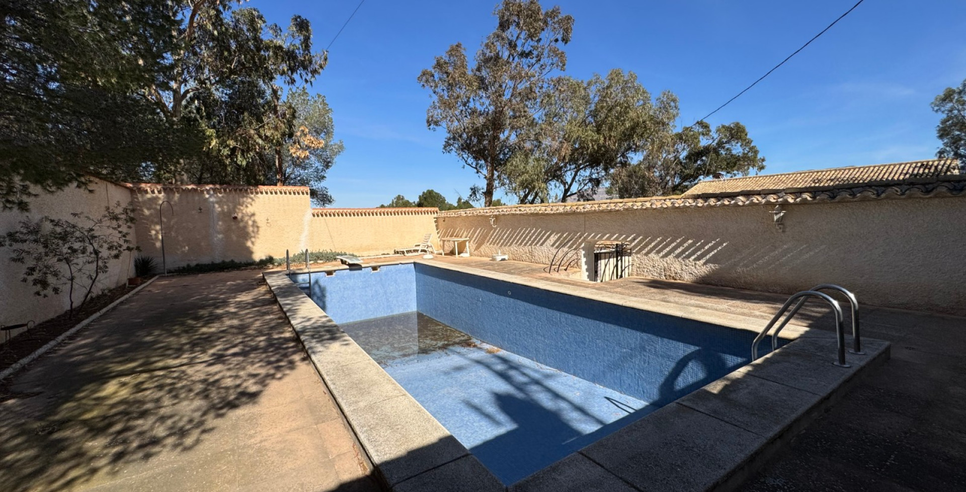 Venta - Casa de Campo - Blanca
