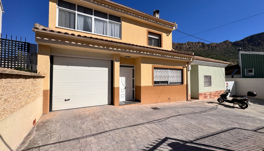 Town House - For Sale - Blanca - Blanca