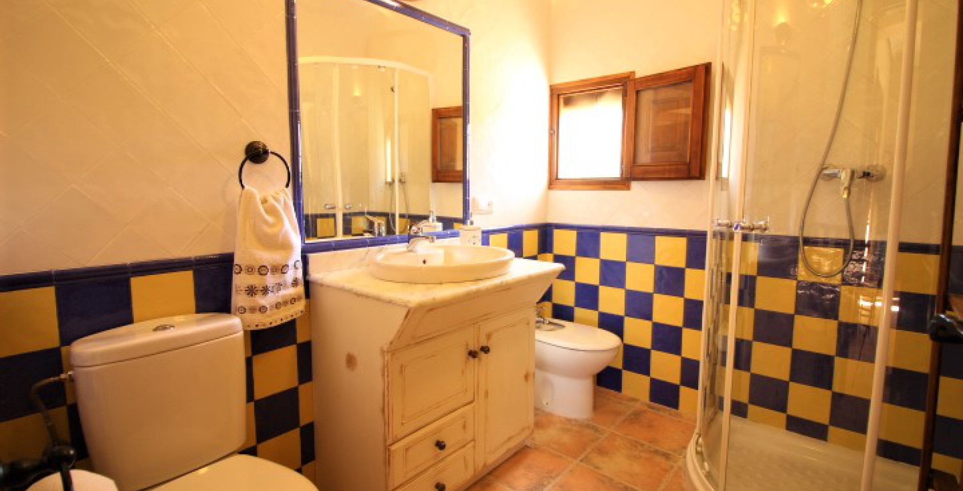 spectacular detached country house with nice bathroom